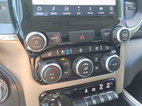 Used 2022 RAM 1500 Laramie AWD/4WD image 32