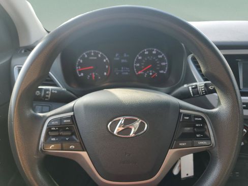 Used 2020 Hyundai Accent SE FWD image 18