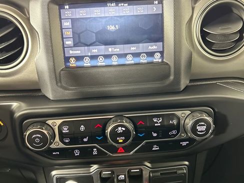 Used 2022 Jeep Gladiator Willys image 15