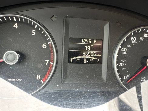 Used 2013 Volkswagen Jetta SE FWD image 18