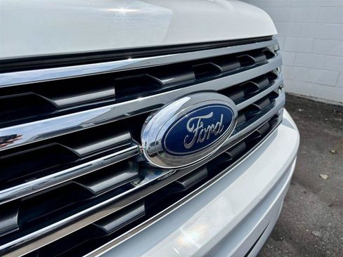 Used 2018 Ford Expedition XLT w/ Equipment Group 202A AWD/4WD image 30