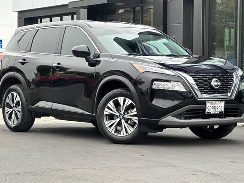 Used 2023 Nissan Rogue SV image 3