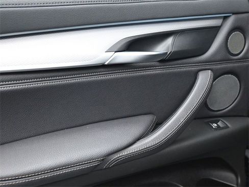 Used 2019 BMW X6 sDrive35i w/ M Sport Package image 13