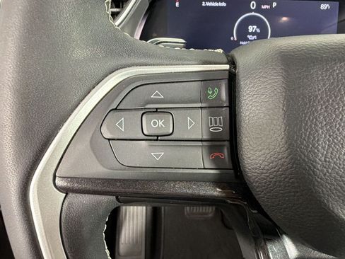 Used 2023 Jeep Grand Cherokee Altitude AWD/4WD image 17