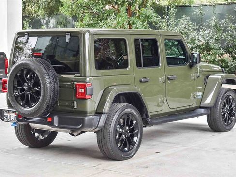 Used 2022 Jeep Wrangler Unlimited Sahara image 6