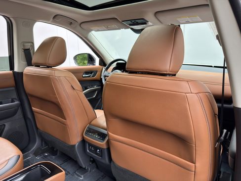 Used 2025 Nissan Pathfinder Platinum FWD image 37