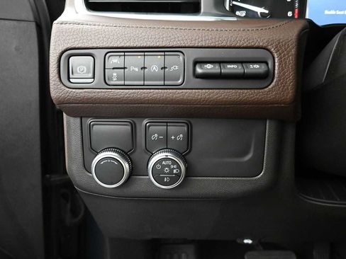 Used 2021 GMC Yukon Denali w/ Denali Premium Package RWD image 13