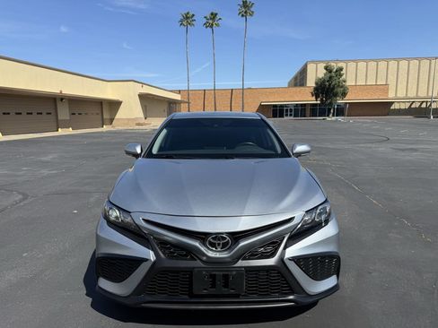 Used 2022 Toyota Camry SE w/ Convenience Package image 2