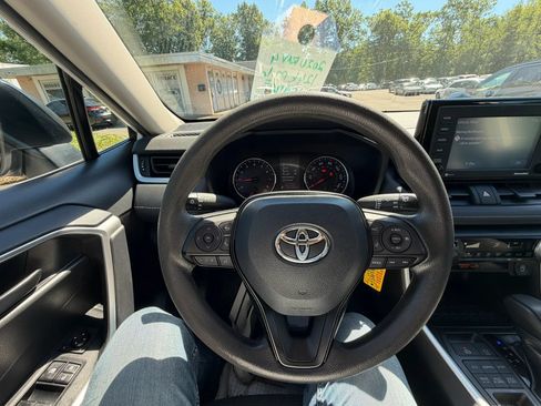 Used 2020 Toyota RAV4 LE w/ All Weather Liner Package AWD/4WD image 23