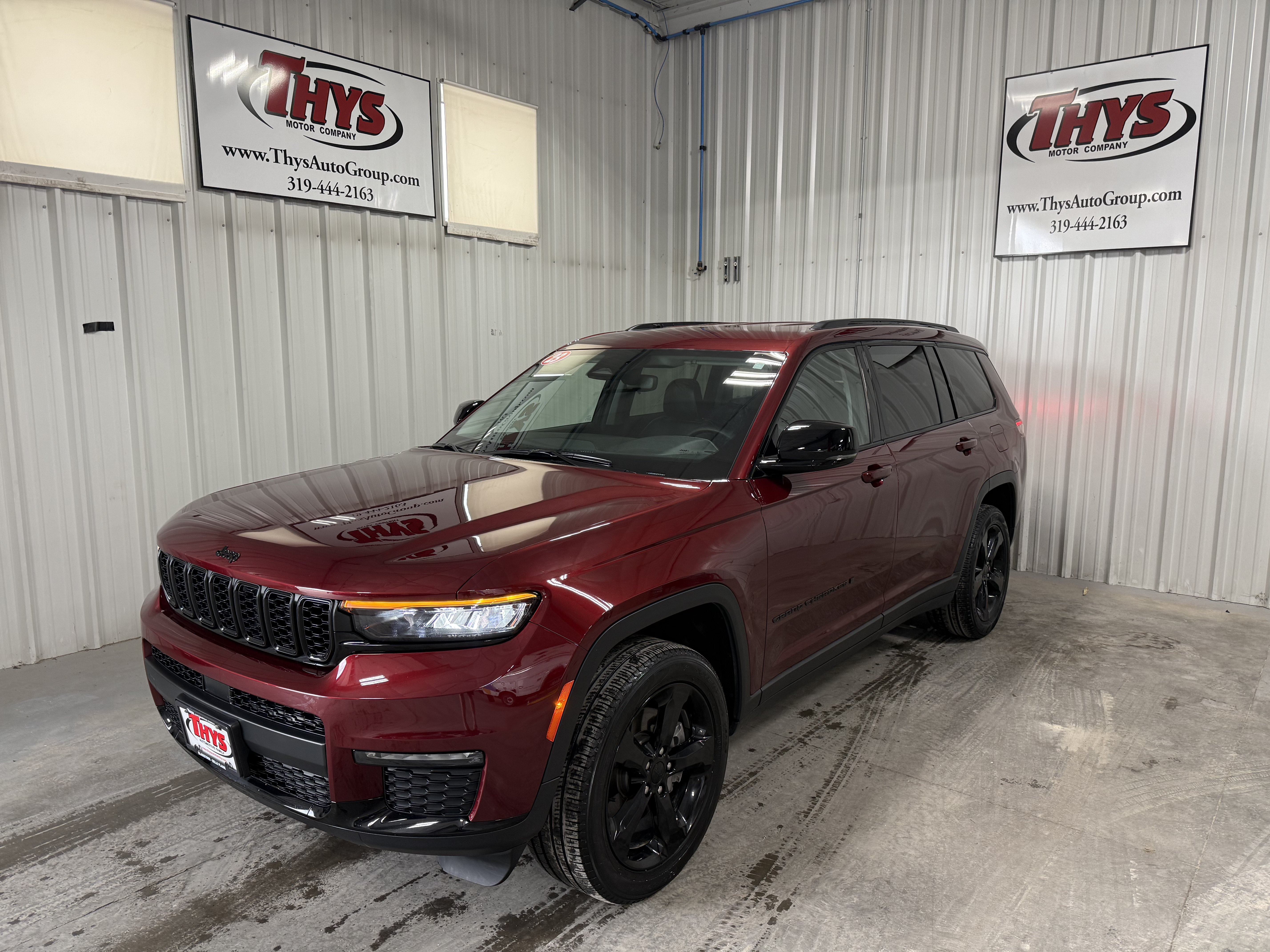 Used 2023 Jeep Grand Cherokee L Limited w/ Black Appearance Package AWD/4WD image 18