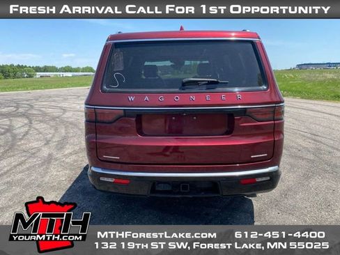 Used 2022 Jeep Wagoneer Series III w/ Premium Group I AWD/4WD image 7