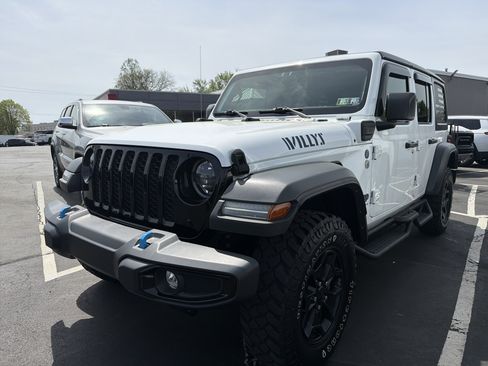 Used 2023 Jeep Wrangler Unlimited w/ Cold Weather Group AWD/4WD image 3