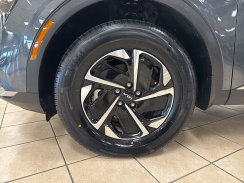 Used 2023 Kia Sportage LX image 10