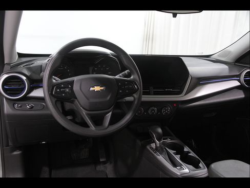 Certified 2024 Chevrolet Trax LS w/ LS Convenience Package FWD image 6