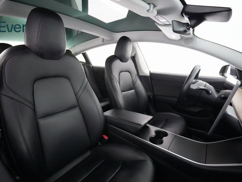 Used 2019 Tesla Model 3 Standard Range Plus image 8