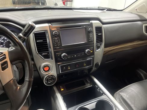 Used 2016 Nissan Titan SL image 28