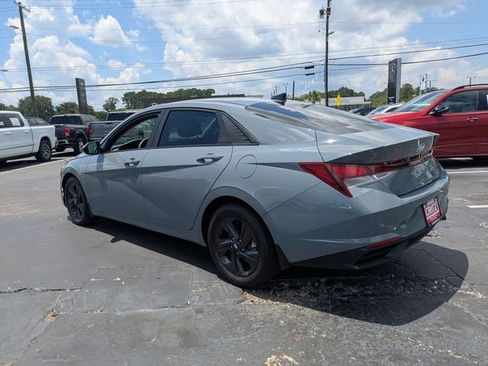 Used 2022 Hyundai Elantra SEL FWD image 7