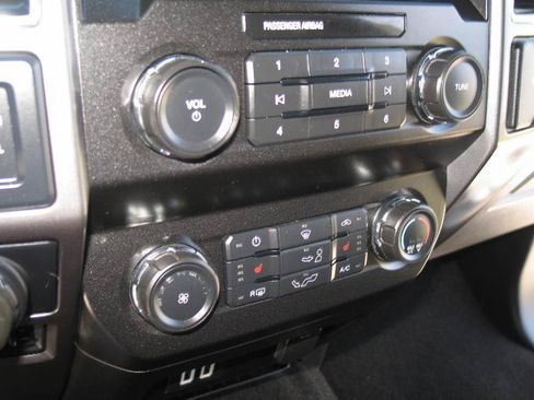 Used 2020 Ford F150 XLT w/ Equipment Group 302A Luxury AWD/4WD image 41