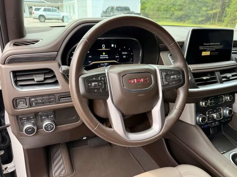 Used 2022 GMC Yukon SLT AWD/4WD image 16