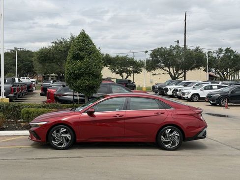 Used 2025 Hyundai Elantra SEL FWD image 4