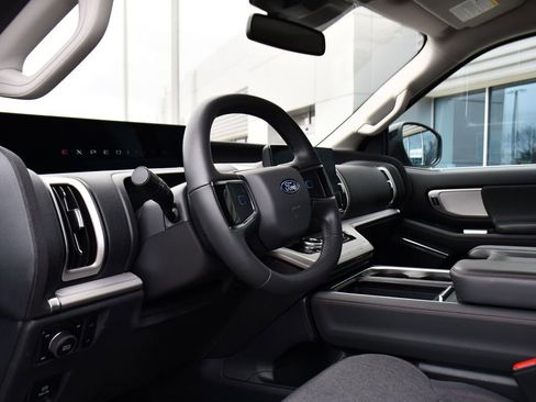 Used 2025 Ford Expedition Active image 11