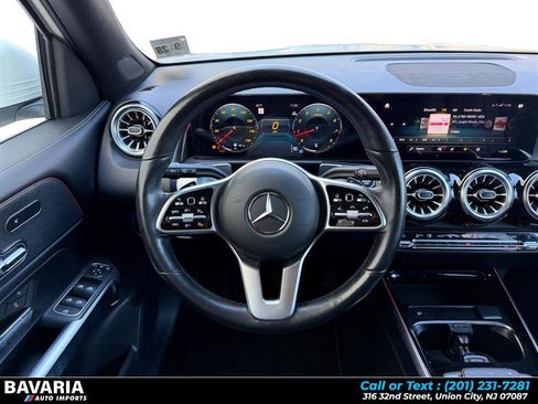 Used 2023 Mercedes-Benz GLB 250 4MATIC image 13