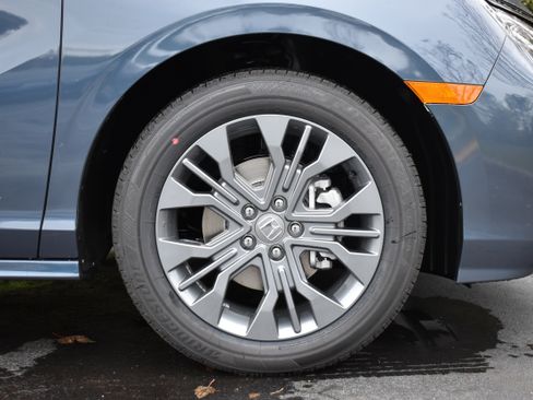 New 2026 Honda Odyssey Touring image 10