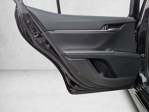 Used 2020 Toyota Camry XSE image 9