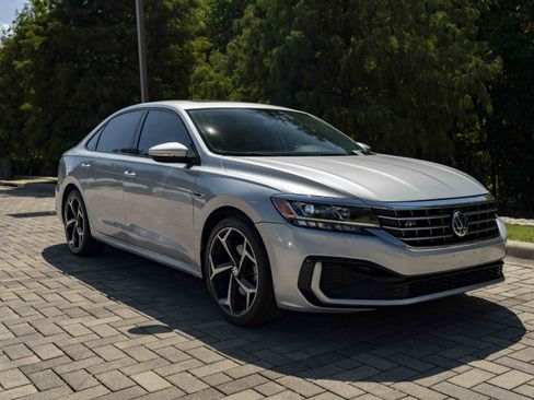 Used 2020 Volkswagen Passat 2.0T R-Line FWD image 2