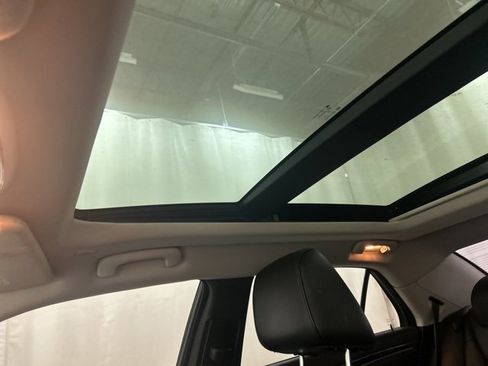 Used 2018 Chrysler 300 Limited w/ Safetytec Plus Group image 24