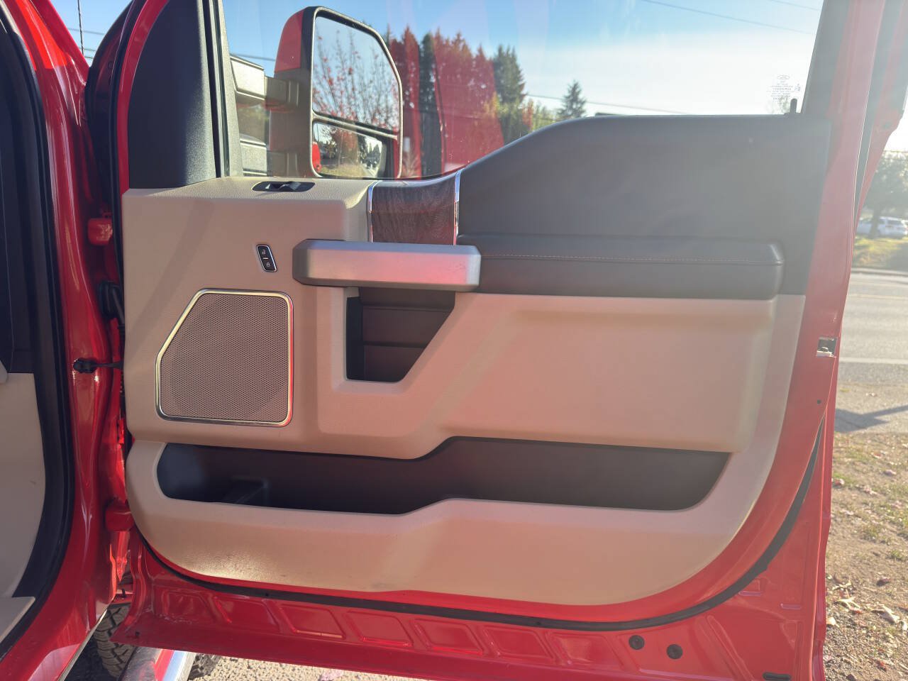 Used 2017 Ford F250 4x4 Crew Cab Super Duty image 13