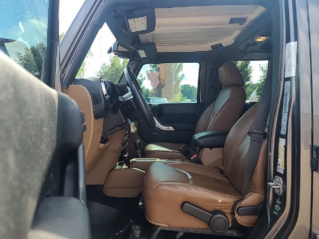 Used 2016 Jeep Wrangler Unlimited Sahara w/ Dual Top Group AWD/4WD image 12