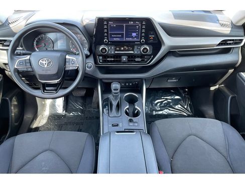 Used 2021 Toyota Highlander L FWD image 15