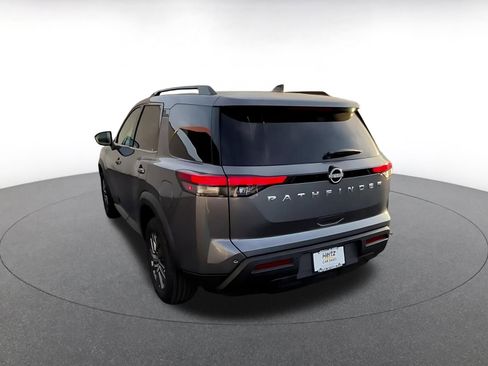 Used 2025 Nissan Pathfinder SV image 11