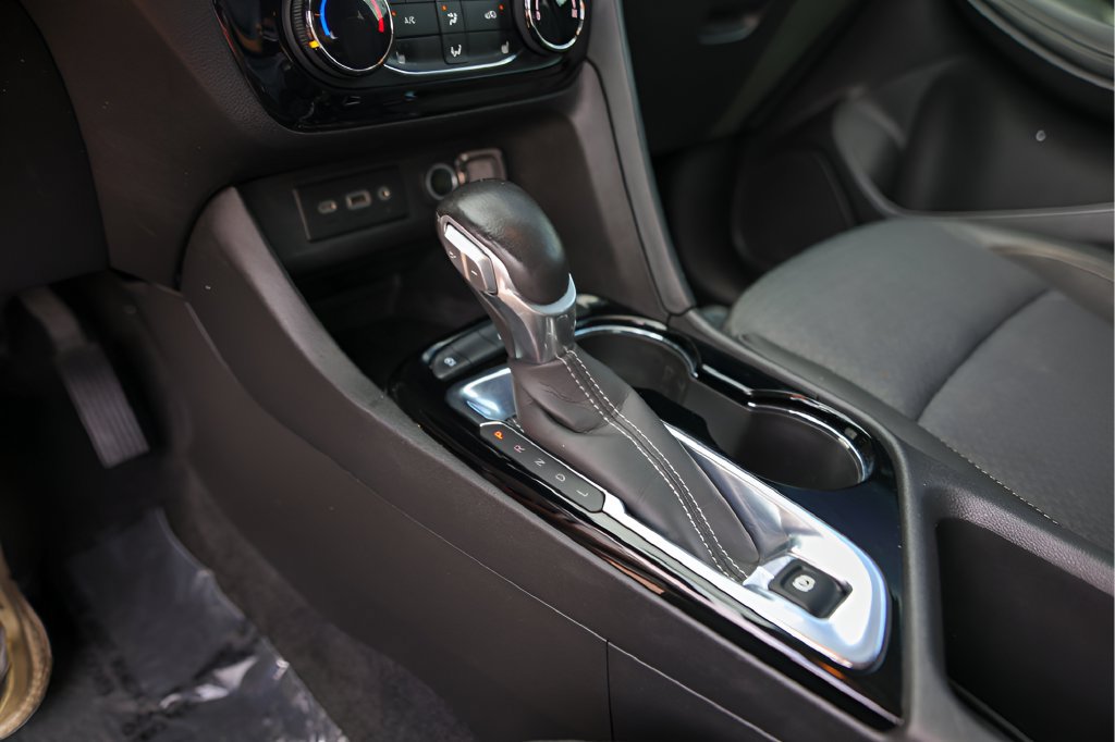 Used 2023 Buick Encore GX Preferred w/ Cold Weather Comfort Package FWD image 19