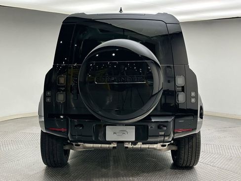 New 2026 Land Rover Defender 110 X-Dynamic SE image 4