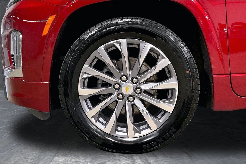 Used 2023 Chevrolet Traverse Premier AWD/4WD image 36