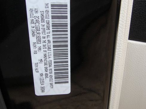 Used 2018 Chrysler Pacifica Limited w/ Tire & Wheel Group image 18