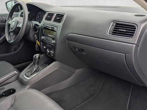 Used 2011 Volkswagen Jetta SE image 19