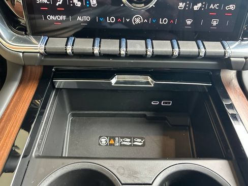 Used 2026 GMC Yukon Denali w/ Sun & Power Step Package AWD/4WD image 20