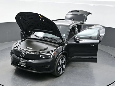 Used 2023 Volvo XC40 Recharge Ultimate w/ Protection Package Premier AWD/4WD image 41