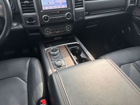 Used 2019 Ford Expedition Max Platinum image 16