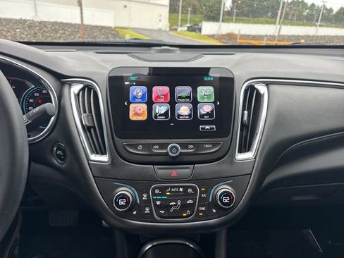 Used 2017 Chevrolet Malibu Hybrid w/ Leather Package image 18