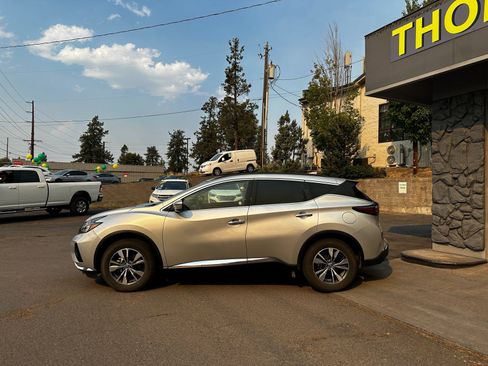 Used 2023 Nissan Murano SV image 3