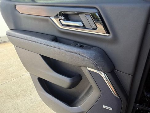 Used 2025 GMC Yukon Denali AWD/4WD image 26