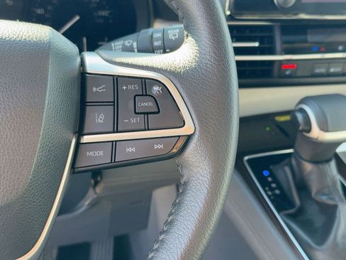 Used 2024 Toyota Sienna LE image 30