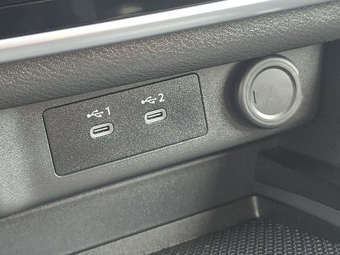 Used 2025 Nissan Rogue S image 11