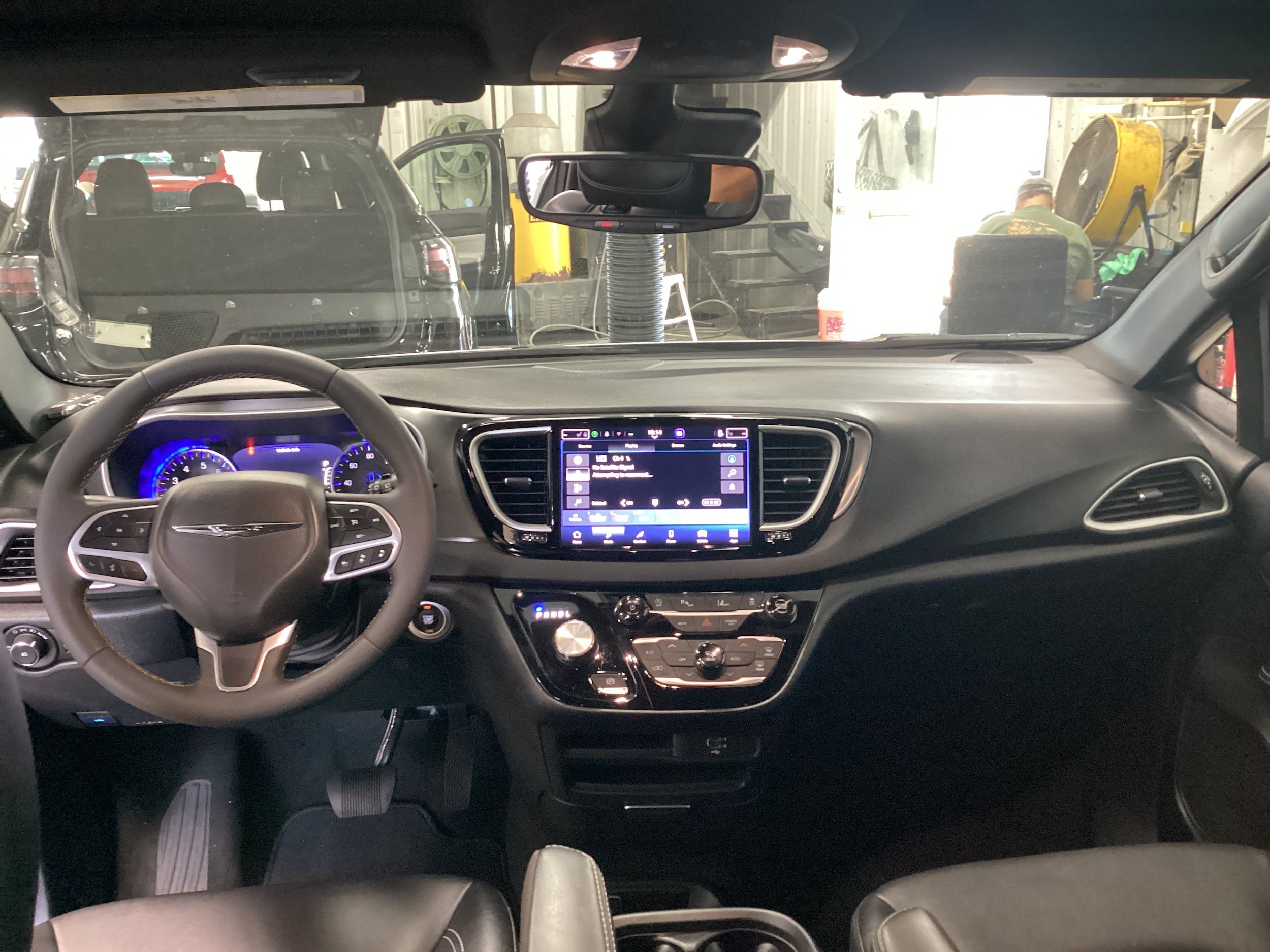 Used 2026 Chrysler Pacifica Select FWD image 17