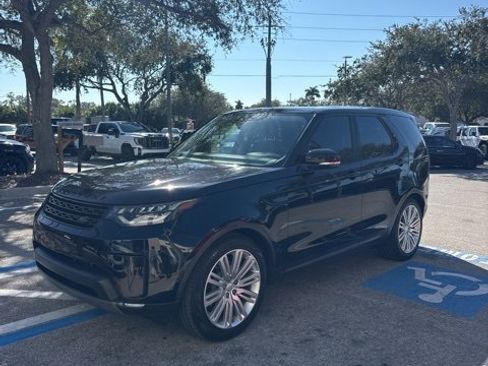 Used 2017 Land Rover Discovery First Edition image 3
