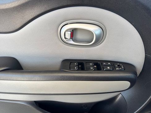 Used 2015 Kia Soul + FWD image 9